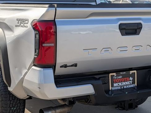 Used 2025 Toyota Tacoma TRD Off-Road AWD/4WD image 7