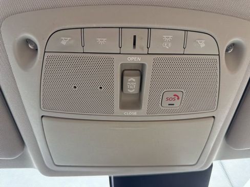 Used 2017 Nissan Rogue SL w/ SL Premium Package image 29