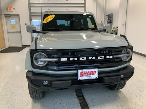 Used 2024 Ford Bronco Outer Banks image 4
