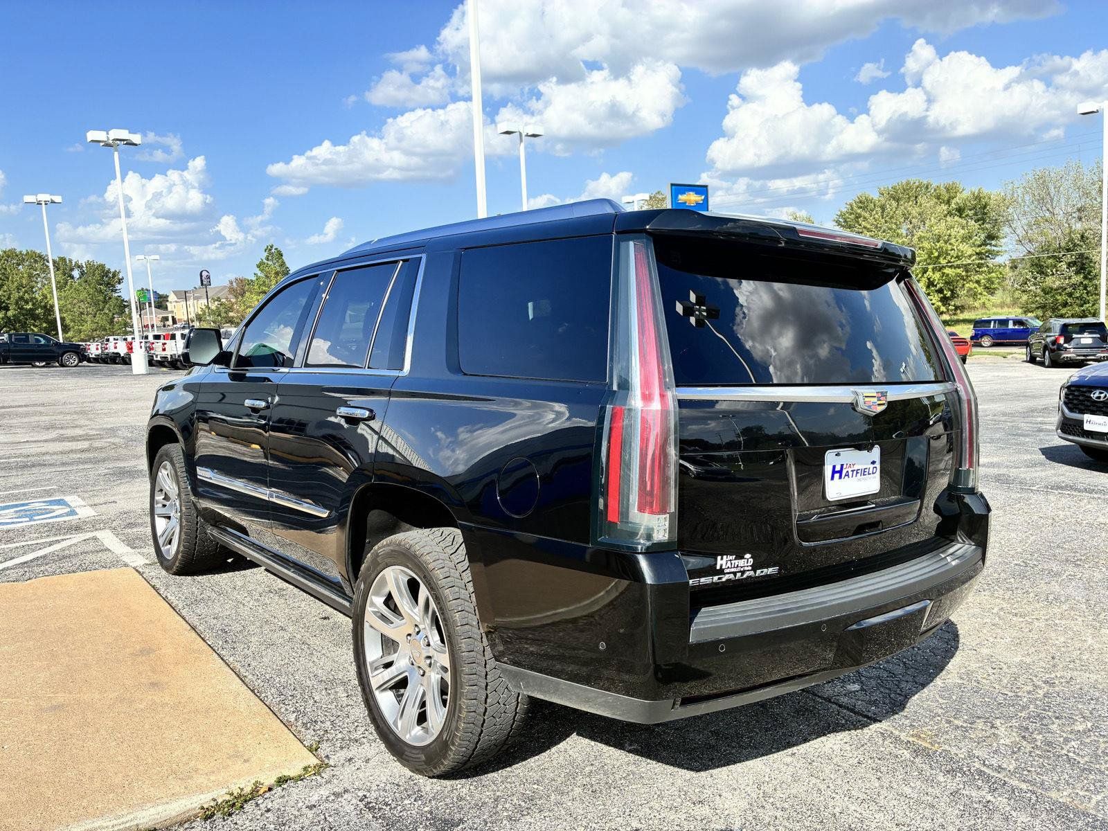 Used 2017 Cadillac Escalade Premium Luxury AWD/4WD image 6