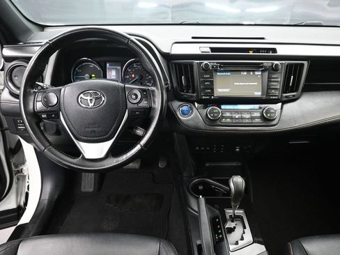 Used 2018 Toyota RAV4 SE AWD/4WD image 11