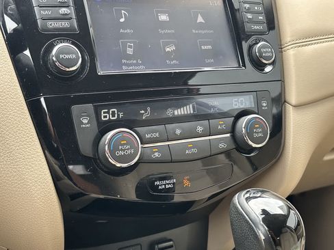 Used 2017 Nissan Rogue SL AWD/4WD image 20