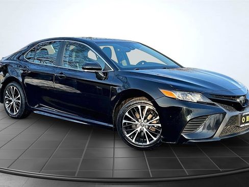 Used 2019 Toyota Camry SE w/ Audio Package FWD image 3