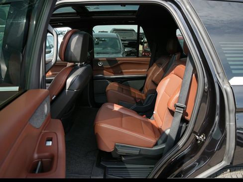 Used 2025 Lincoln Navigator Reserve AWD/4WD image 27