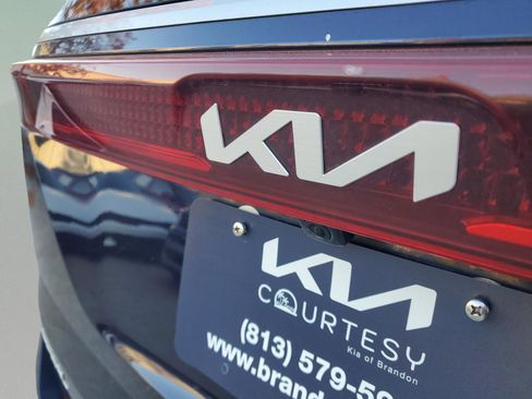 Certified 2024 Kia Carnival LX image 8