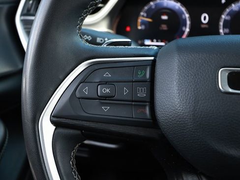Used 2024 Jeep Grand Cherokee Laredo RWD image 13