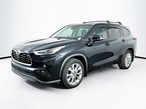Used 2020 Toyota Highlander Limited image 3