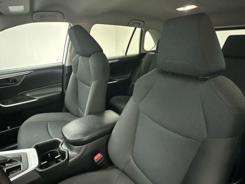 Used 2022 Toyota RAV4 LE AWD/4WD image 9