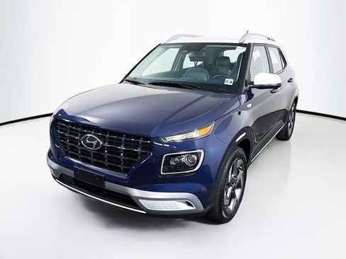 Certified 2024 Hyundai Venue Limited FWD image 4
