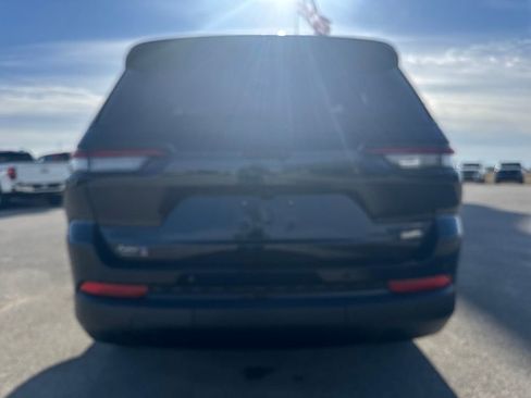 Used 2024 Jeep Grand Cherokee L Limited w/ Black Appearance Package image 5