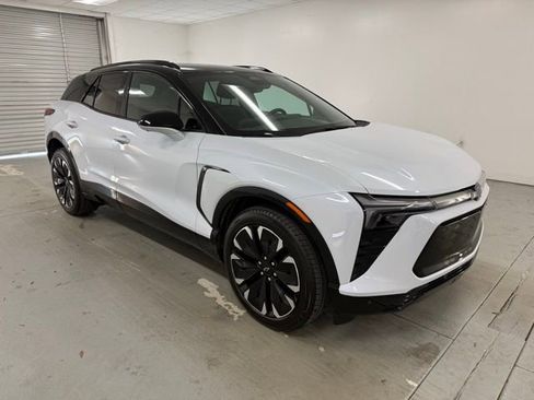 New 2026 Chevrolet Blazer EV RS image 3