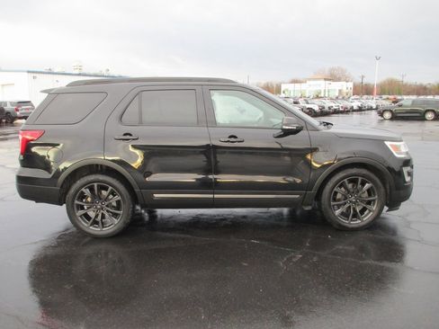 Used 2017 Ford Explorer XLT w/ Equipment Group 202A image 2