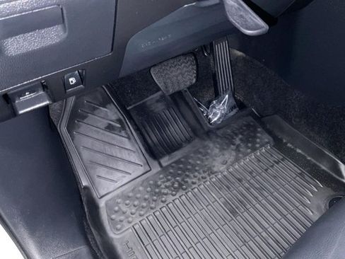 Certified 2024 Toyota Highlander XLE AWD/4WD image 39