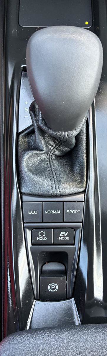 Used 2026 Toyota Camry Hybrid w/ Convenience Package FWD image 28