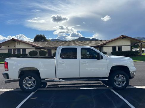 Used 2014 GMC Sierra 2500 SLE w/ SLE Preferred Package image 3