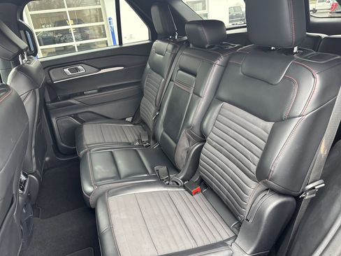 Used 2025 Ford Explorer ST-Line w/ ST-Line Street Pack image 31