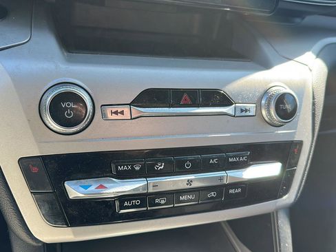 Used 2023 Ford Explorer XLT image 15