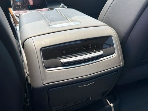 Certified 2025 Cadillac Escalade ESV Sport Platinum RWD image 28