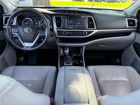 Used 2019 Toyota Highlander Limited Platinum AWD/4WD image 13