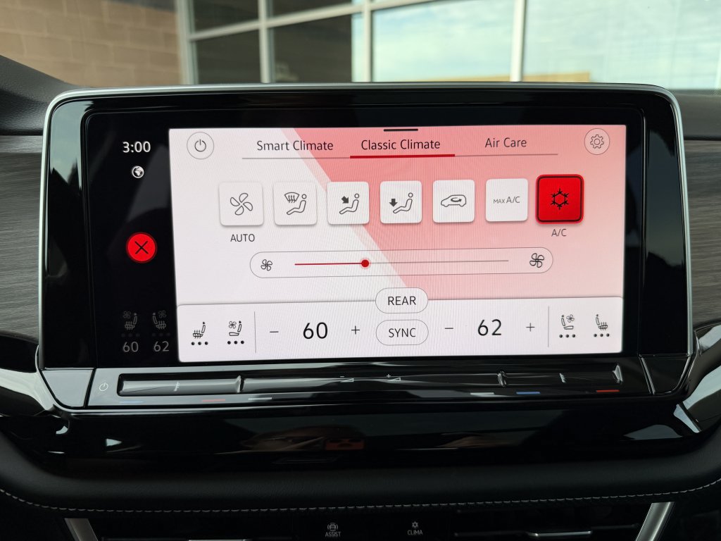 Used 2024 Volkswagen Atlas SEL AWD/4WD image 25