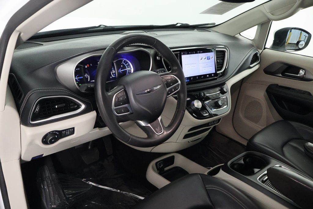 Used 2023 Chrysler Pacifica Touring-L FWD image 7
