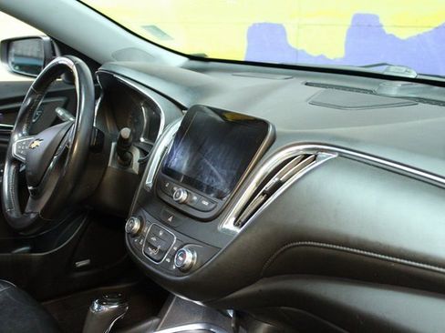 Used 2018 Chevrolet Malibu LT image 10