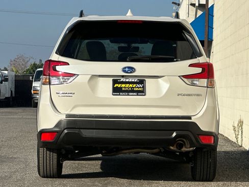 Used 2022 Subaru Forester Premium image 5