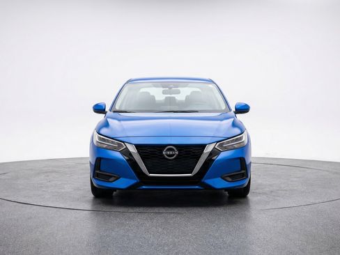 Used 2025 Nissan Sentra SV FWD image 2