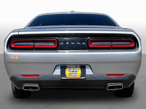 Used 2016 Dodge Challenger SXT RWD image 4