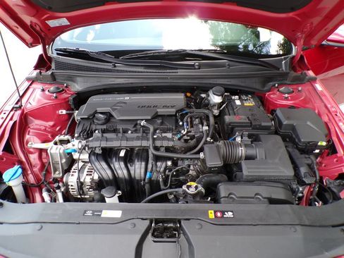 Certified 2025 Hyundai Elantra SE FWD image 32