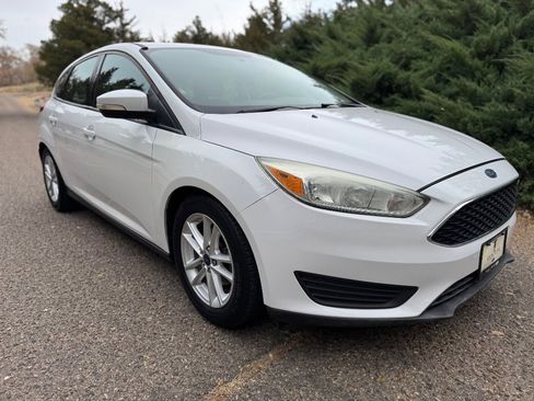 Used 2016 Ford Focus SE image 3