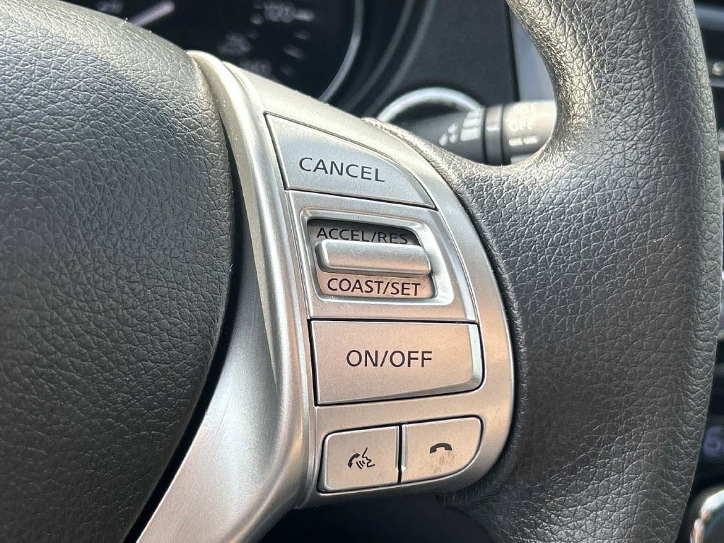 Used 2015 Nissan Rogue SV AWD/4WD image 22