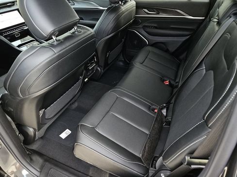 New 2026 Jeep Grand Cherokee Limited AWD/4WD image 12