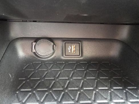 Used 2025 Toyota RAV4 LE AWD/4WD image 22