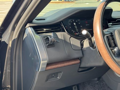 Used 2024 Land Rover Range Rover Long Wheelbase SE image 26