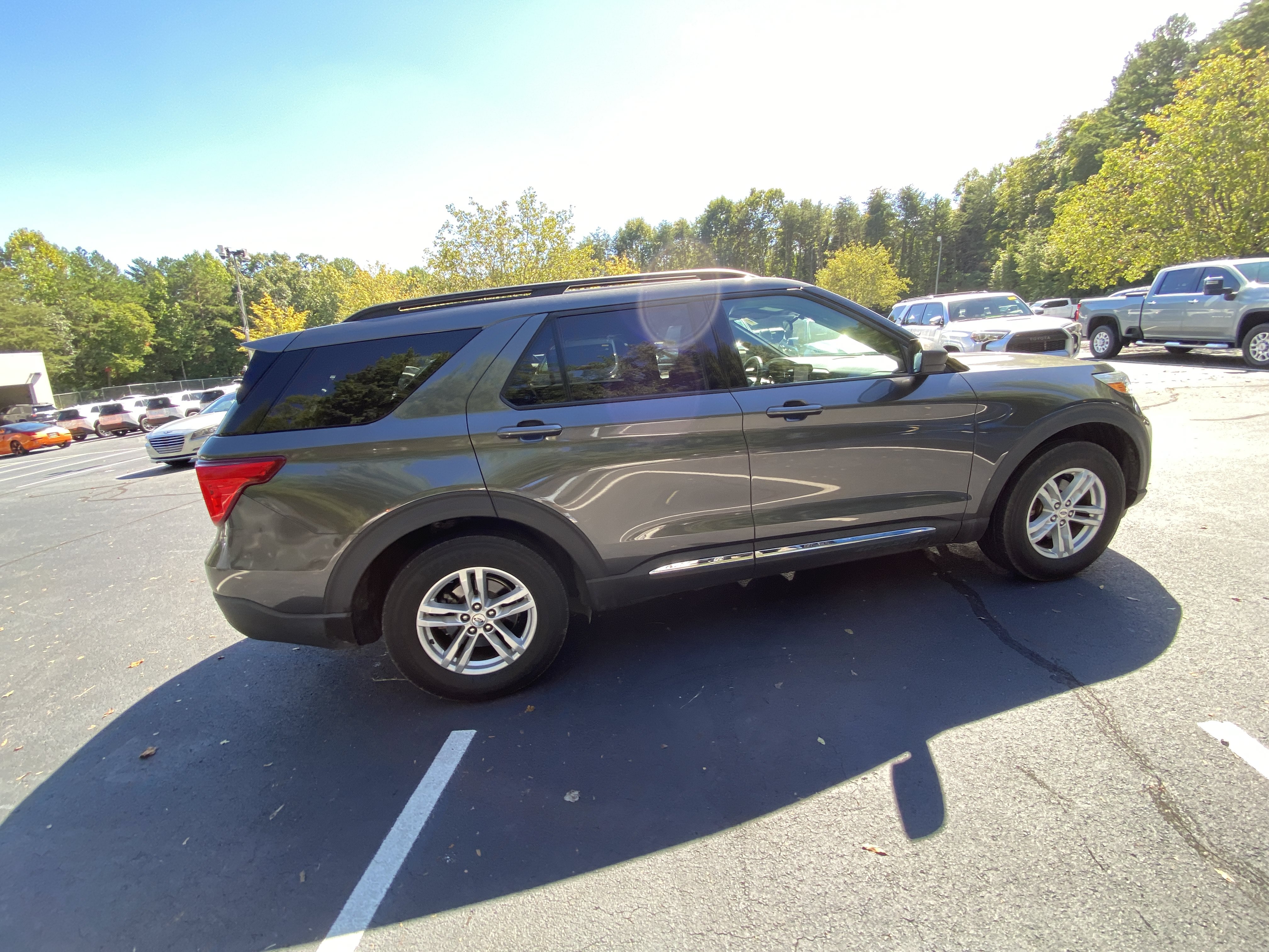 Used 2020 Ford Explorer XLT w/ Class III Trailer Tow Package AWD/4WD image 21