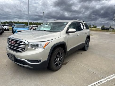 Used 2017 GMC Acadia SLT FWD image 2