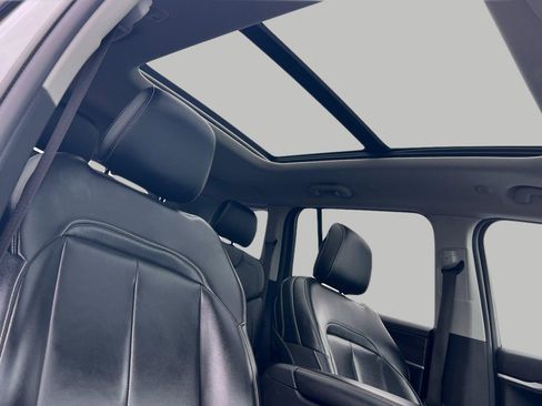 Used 2024 Jeep Grand Cherokee Limited image 19