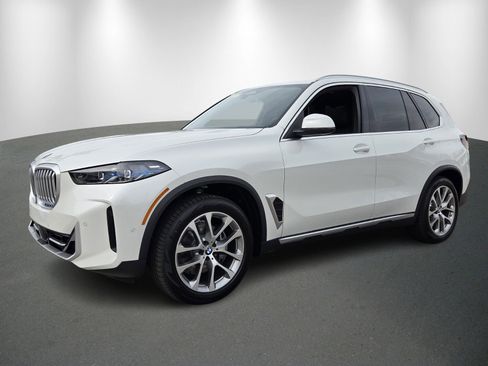 New 2026 BMW X5 sDrive40i image 3
