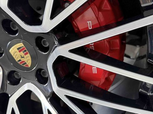 Used 2022 Porsche Cayenne GTS AWD/4WD image 39