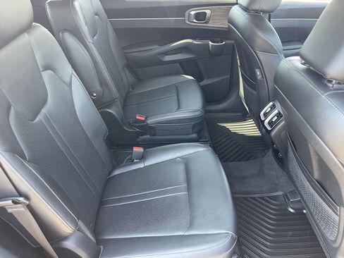 Certified 2023 Kia Sorento EX w/ Panoramic Sunroof Package FWD image 12