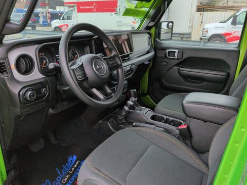 Used 2025 Jeep Gladiator Sport AWD/4WD image 35