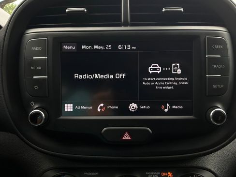 Used 2025 Kia Soul LX w/ LX Technology Package FWD image 26