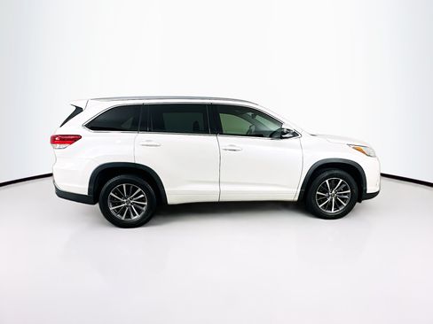 Used 2018 Toyota Highlander XLE FWD image 10