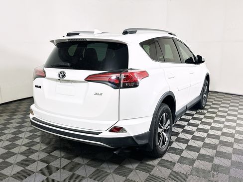 Used 2018 Toyota RAV4 XLE FWD image 3