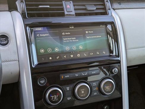 Used 2019 Land Rover Discovery HSE image 12