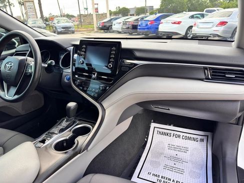 Used 2021 Toyota Camry LE FWD image 19