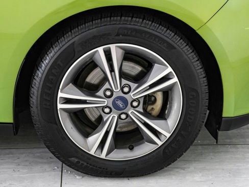 Used 2018 Ford Focus SE w/ SE Appearance Package image 51