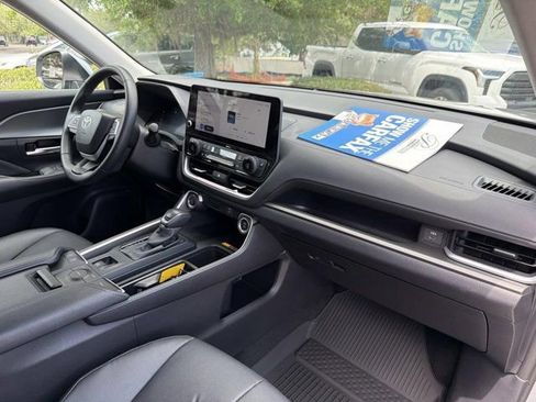 Certified 2025 Toyota Grand Highlander FWD image 18