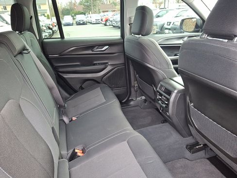 Certified 2023 Jeep Grand Cherokee Laredo w/ Luxury Tech Group I image 15